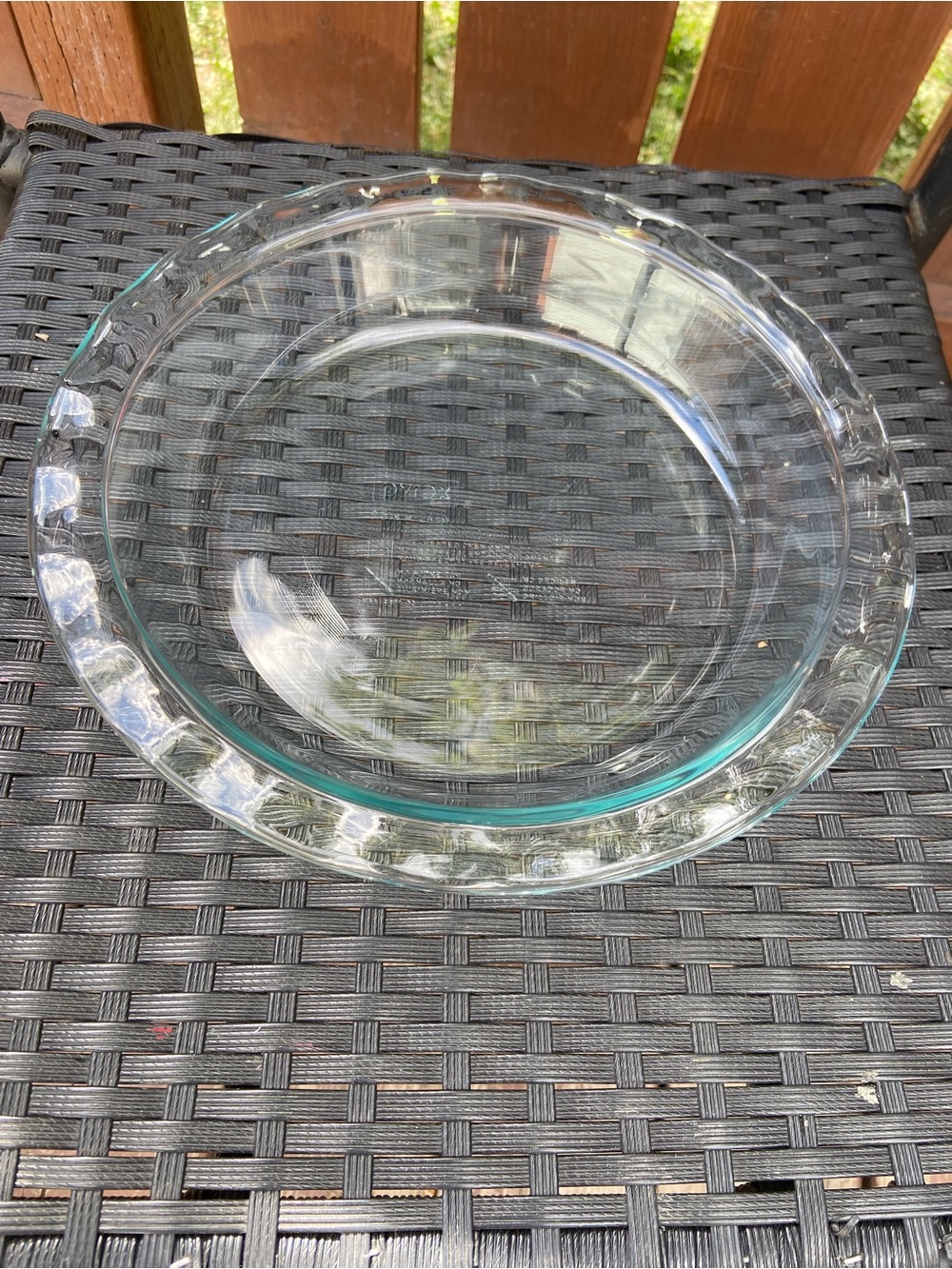 Pyrex Easy Grab Glass Pie Plate 9.5” Scalloped Edge